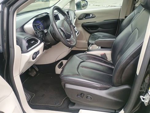 Certified 2023 Chrysler Pacifica Touring-L FWD image 21