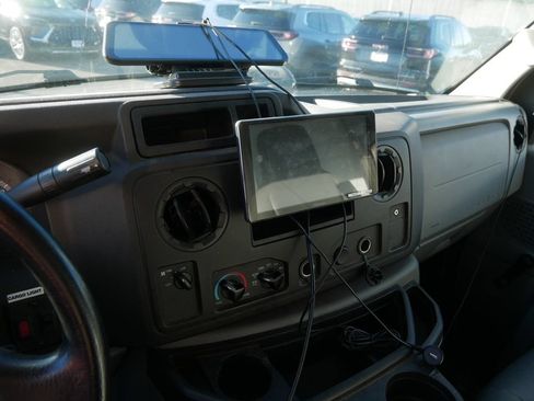 Used 2018 Ford E-450 and Econoline 450 Super Duty RWD image 22