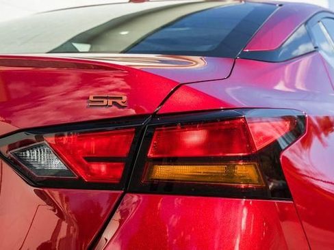 Used 2023 Nissan Altima 2.5 SR w/ SR Premium Package image 9