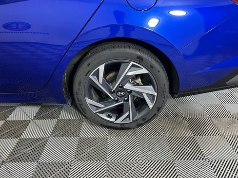 Used 2025 Hyundai Elantra Limited FWD image 21