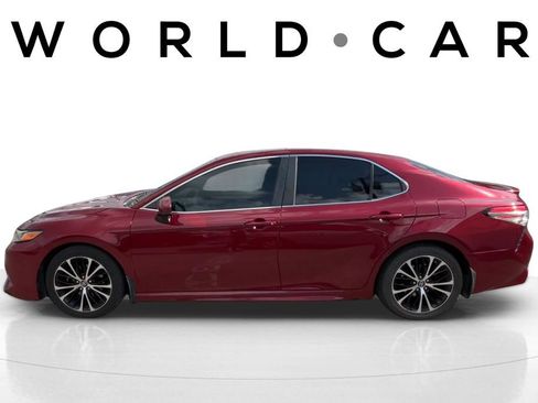 Used 2018 Toyota Camry SE w/ Moonroof Package image 6