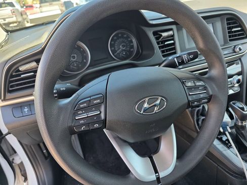 Used 2020 Hyundai Elantra SE w/ Cargo Package (C1) image 9