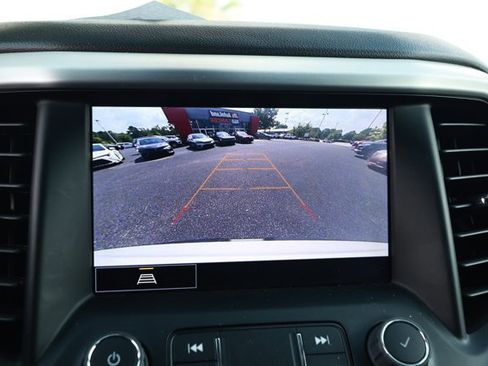 Used 2023 GMC Acadia SLT FWD image 9