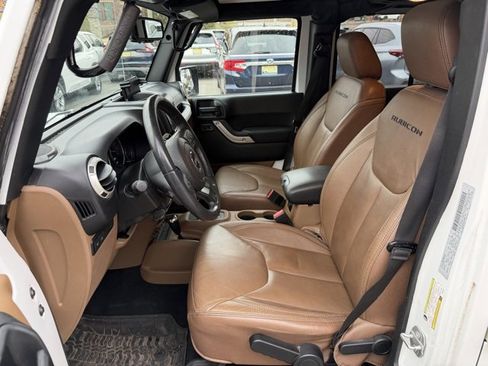 Used 2018 Jeep Wrangler Unlimited Rubicon w/ Connectivity Group image 17