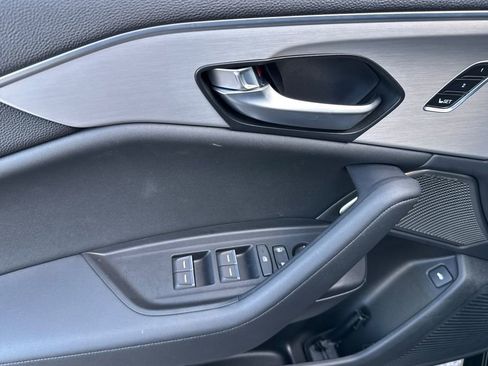 Certified 2025 Acura TLX w/ Technology Package image 15