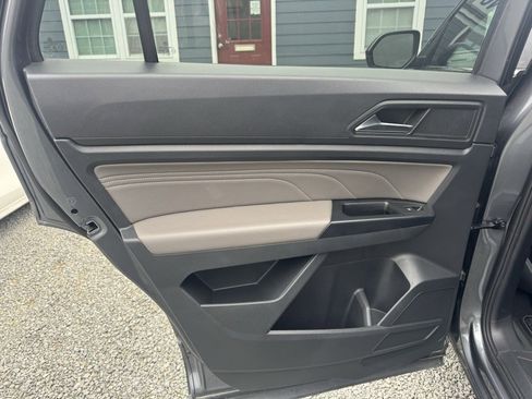 Used 2021 Volkswagen Atlas Cross Sport SE w/ Panoramic Sunroof Package image 15