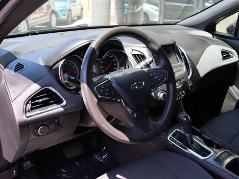 Used 2019 Chevrolet Cruze LT w/ Convenience Package FWD image 39