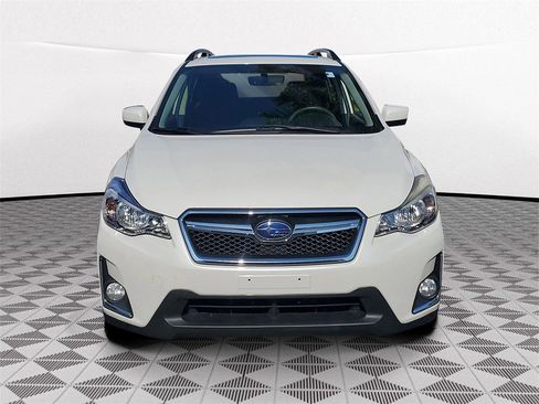 Used 2017 Subaru Crosstrek 2.0i Premium w/ Moonroof Package image 2