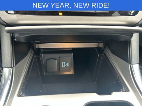 Used 2022 Ford Explorer XLT w/ Equipment Group 202A image 19