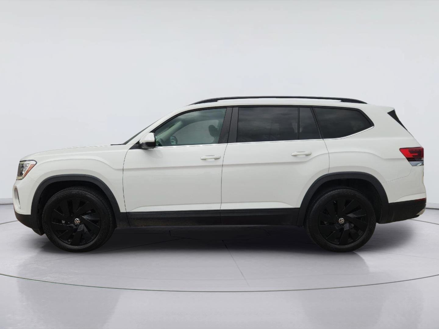 Used 2024 Volkswagen Atlas SE w/ Black Wheel Package FWD image 4
