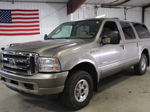 Used 2004 Ford Excursion Limited image 1