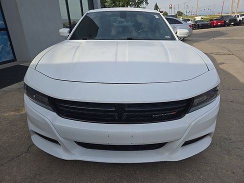 Used 2018 Dodge Charger SXT image 19