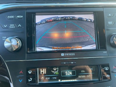 Used 2013 Toyota Avalon Limited image 35