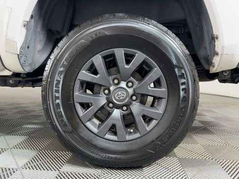 Used 2020 Toyota Tacoma SR5 image 9