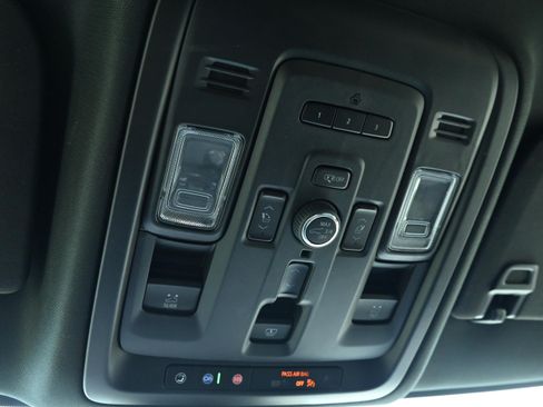 Used 2024 GMC Yukon XL Denali AWD/4WD image 34