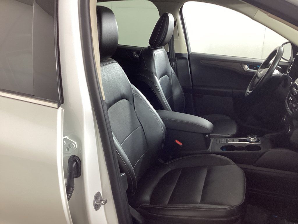 Used 2020 Ford Escape Titanium w/ Titanium Premium Package 2.0 AWD/4WD image 8