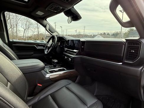 Used 2025 GMC Sierra 1500 Elevation w/ Elevation Premium Package image 17