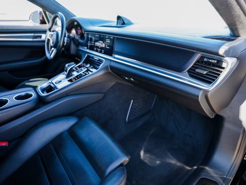 Certified 2019 Porsche Panamera GTS image 27