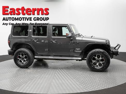 Used 2017 Jeep Wrangler Unlimited Sahara w/ Dual Top Group AWD/4WD image 4