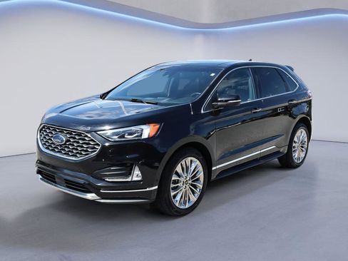Used 2020 Ford Edge Titanium w/ Equipment Group 301A AWD/4WD image 2