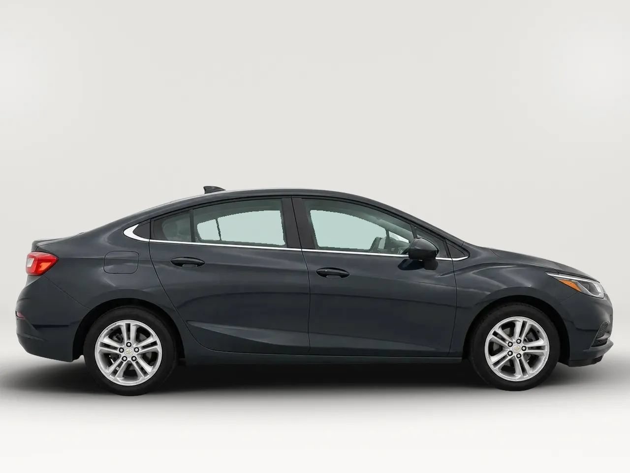 Used 2018 Chevrolet Cruze LT w/ Convenience Package FWD image 8