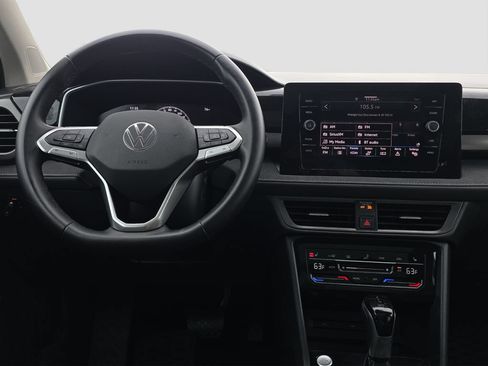 Used 2025 Volkswagen Taos SE w/ Taos MDO Package FWD image 12