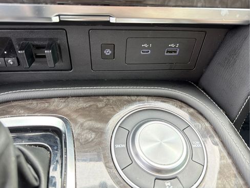 Used 2022 Nissan Armada Platinum w/ Captain's Chairs Package RWD image 23