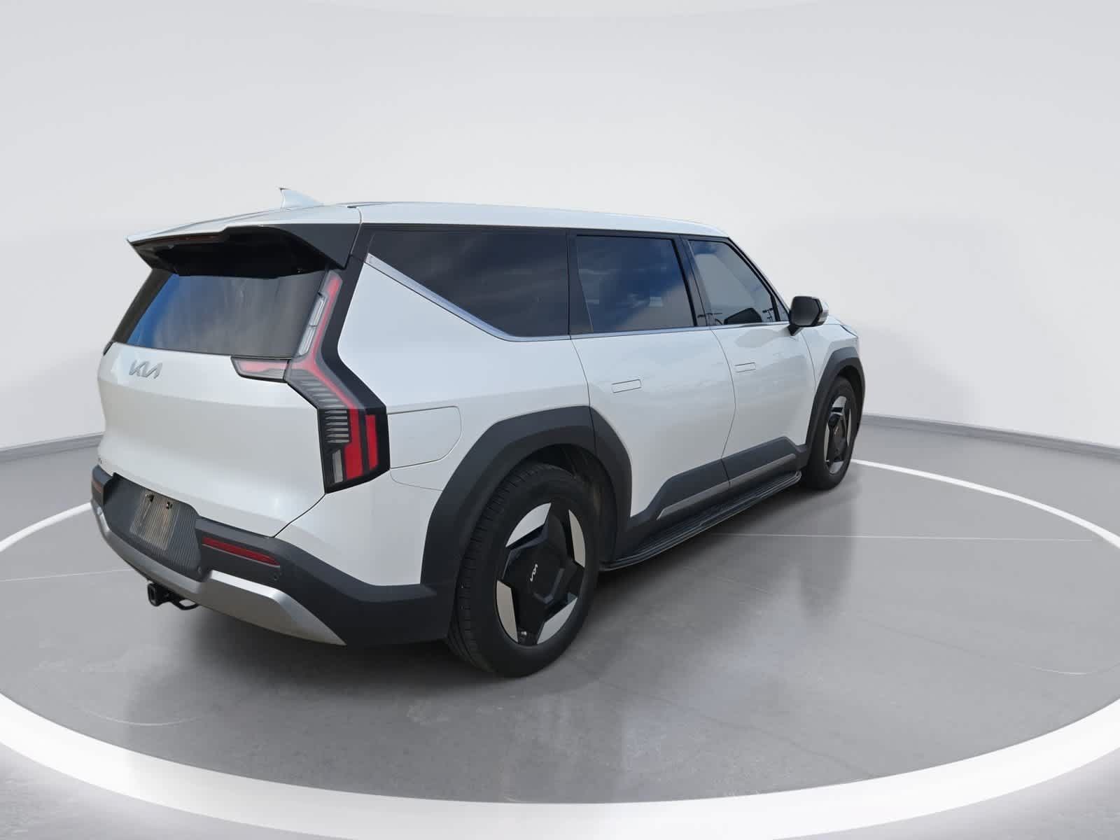 Used 2024 Kia EV9 Light Long Range RWD image 8