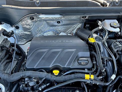 Used 2025 Chevrolet Trax LT w/ Driver Confidence Package FWD image 30