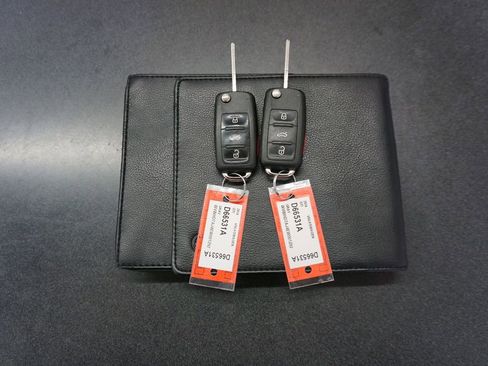 Used 2014 Volkswagen GTI Driver's Edition image 16