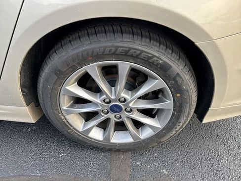 Used 2017 Ford Fusion SE FWD image 8
