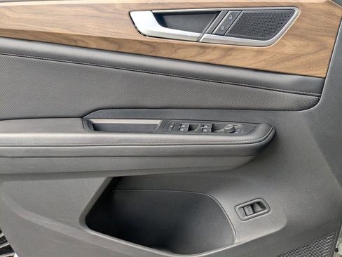 Used 2025 Volkswagen Atlas SE image 11