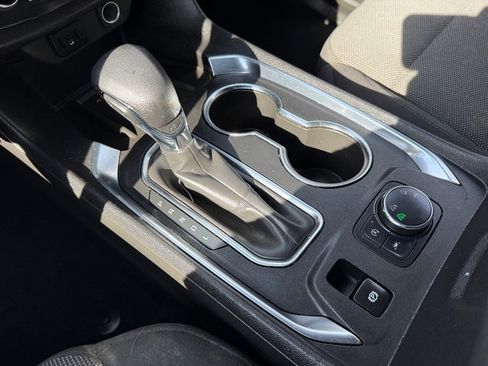 Used 2023 Chevrolet Traverse LT image 30