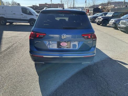 Used 2020 Volkswagen Tiguan SE w/ Panoramic Sunroof Package image 6