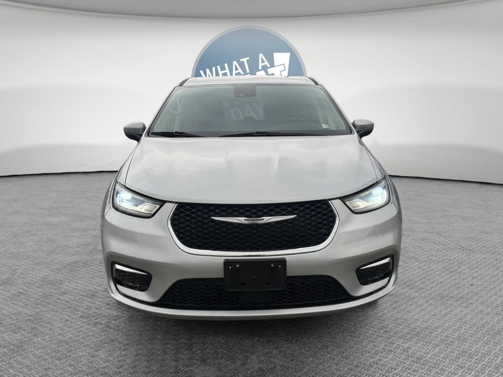 Used 2023 Chrysler Pacifica Touring-L FWD image 9