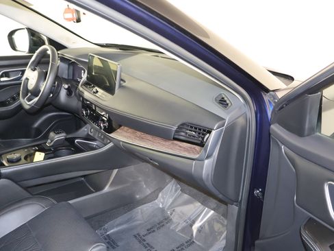 Used 2024 Nissan Rogue Platinum w/ Platinum Premium Package image 43