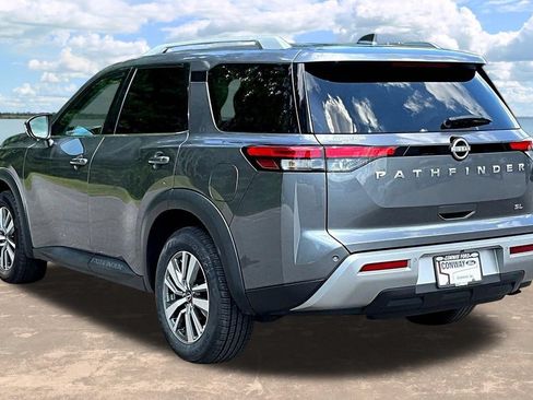 Used 2025 Nissan Pathfinder SL FWD image 5