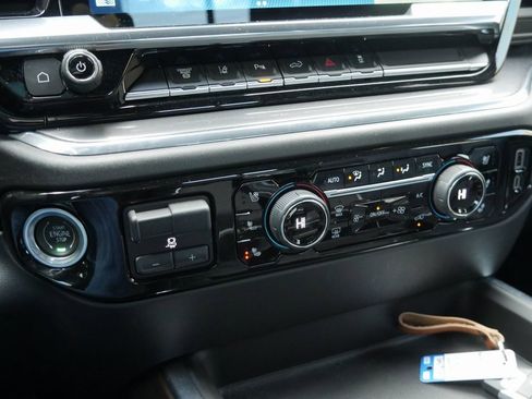 Used 2024 Chevrolet Silverado 2500 High Country w/ High Country Premium Package image 19