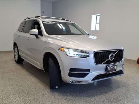 Used 2016 Volvo XC90 T6 Momentum w/ Momentum Plus Package AWD/4WD image 3
