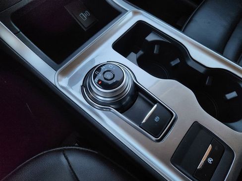 Used 2024 Ford Edge SEL image 21