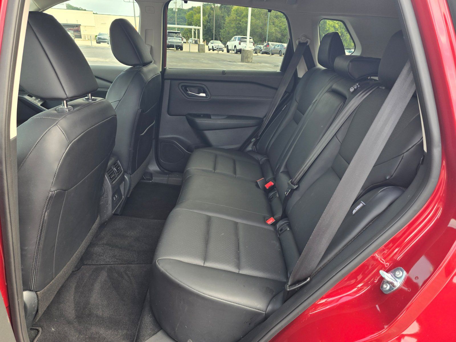 Used 2025 Nissan Rogue SV w/ SV Premium Package FWD image 11