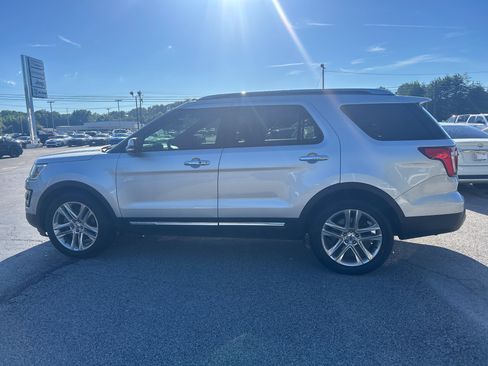 Used 2016 Ford Explorer Limited w/ Equipment Group 301A FWD image 3