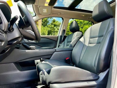 Used 2023 Nissan Rogue SL w/ SL Premium Package AWD/4WD image 9