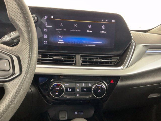Used 2025 Chevrolet Trax LT FWD image 19