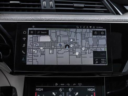 Used 2024 Audi Q8 e-tron Premium Plus w/ Premium Plus Package image 17