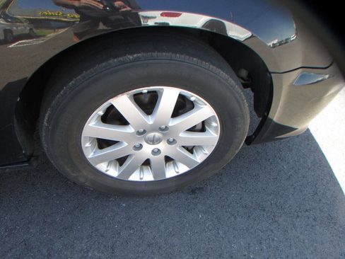 Used 2015 Chrysler Town & Country Touring image 43