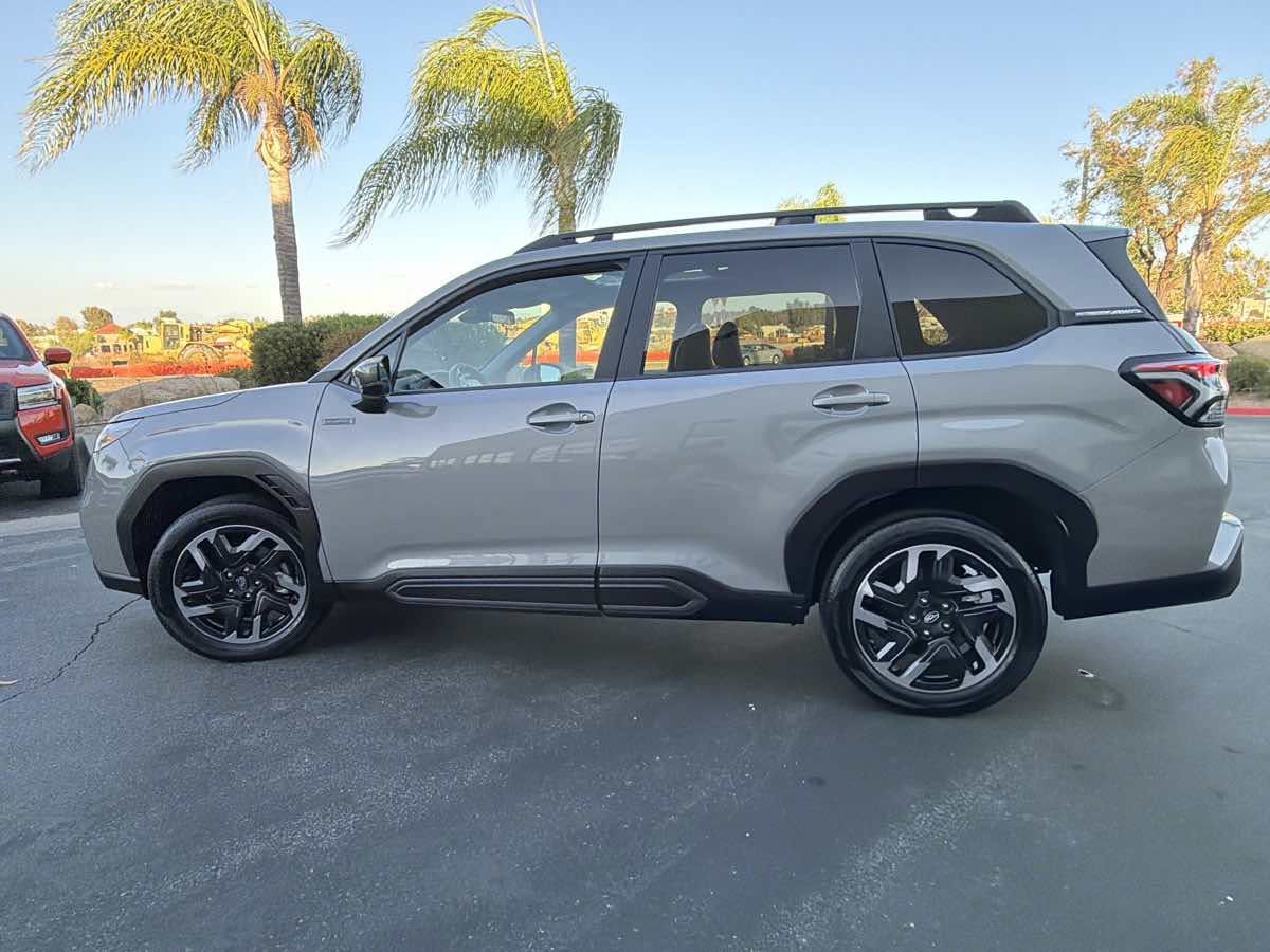 Used 2025 Subaru Forester Limited AWD/4WD image 13