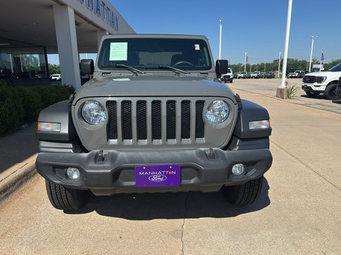 Used 2018 Jeep Wrangler Sport AWD/4WD image 8