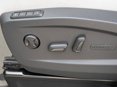 New 2025 Volkswagen ID. Buzz 1st Edition image 15