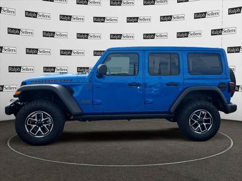 Certified 2025 Jeep Wrangler Unlimited Rubicon w/ Convenience Group AWD/4WD image 3
